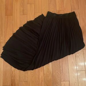 LE LISTEN - Pleated Skirt